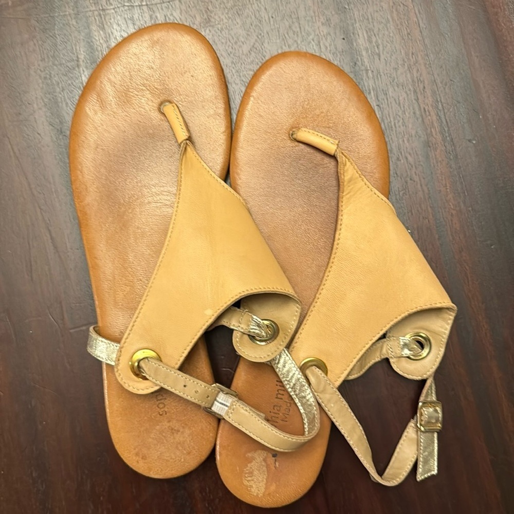 Sophia Milano Made in Italy cream and gold leather sandals size 10